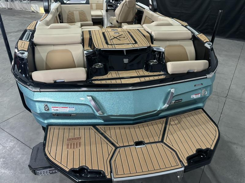 MasterCraft X24 — Caribbean Flake