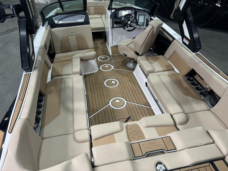 MasterCraft X24 — Caribbean Flake