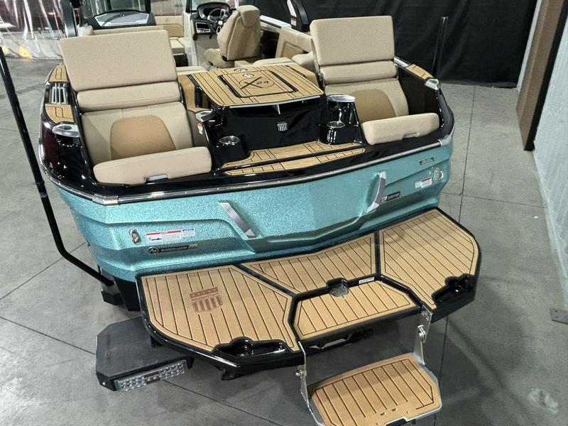 MasterCraft X24 — Caribbean Flake