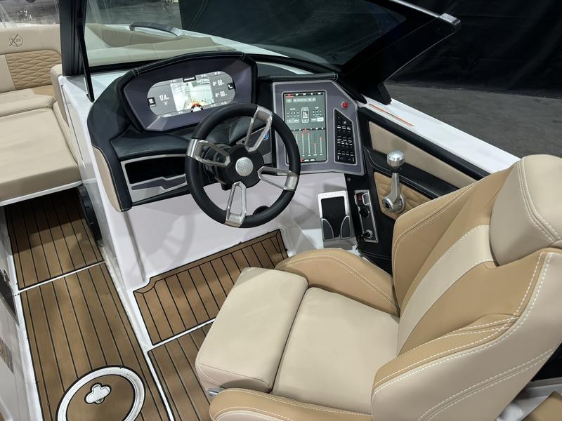 MasterCraft X24 — Caribbean Flake