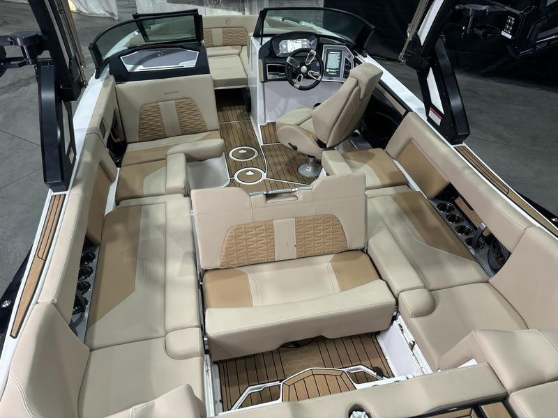 MasterCraft X24 — Caribbean Flake