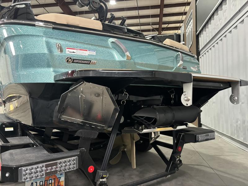 MasterCraft X24 — Caribbean Flake