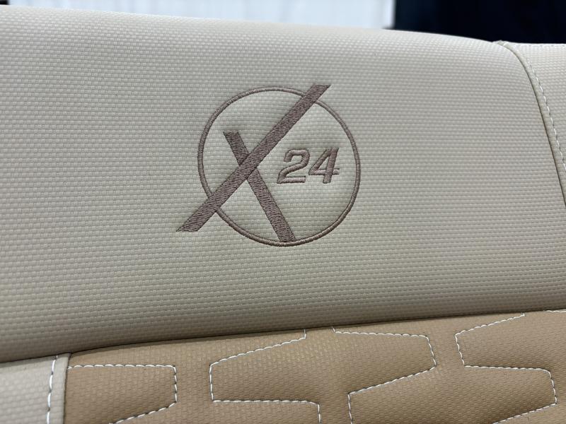 MasterCraft X24 — Caribbean Flake