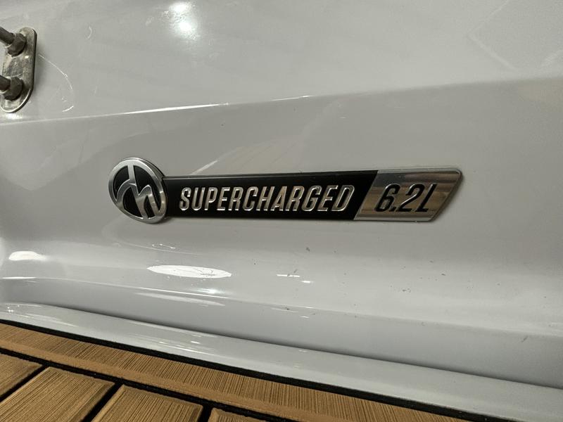 MasterCraft X24 — Onyx & Champagne